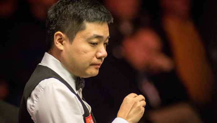 一场2-0，让郑钦文背靠背进8强！创造11年历史，下轮又遇世界第一.