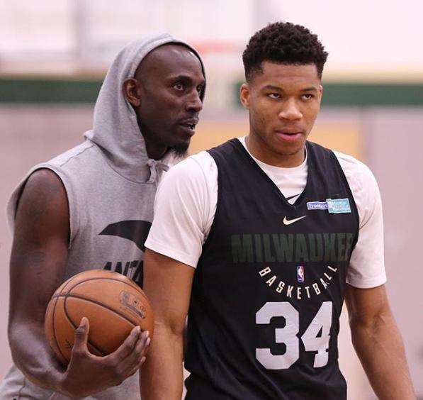 英媒：曼联2028年将获得英超冠军！历史会重演，2队是榜样.