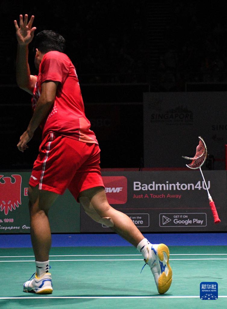 连媒：马莱莱抵大连马马杜直奔海口现身球队，英博阵容逐渐成型.