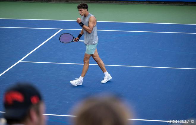 德州扑克新手容易上头的时刻（德州扑克新手最容易冲动的瞬间）