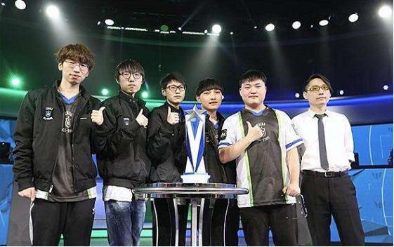 副将让路 副将让路